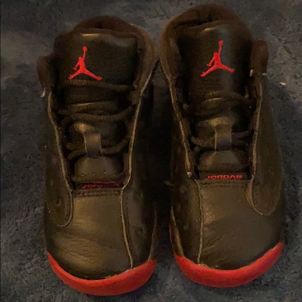 Black and red Jordan’s toddler 8c